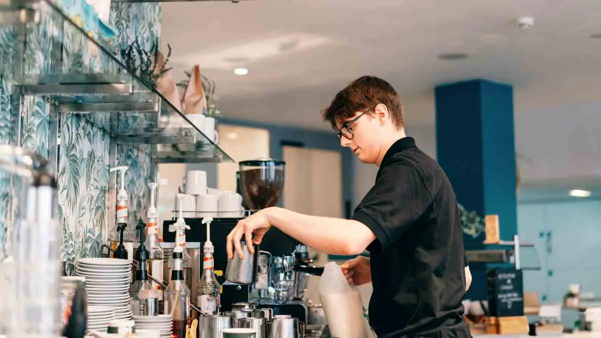 UKHospitality warns 300k young workers at risk without NIC reform